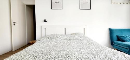 1 queen bed, 1 sofa bed