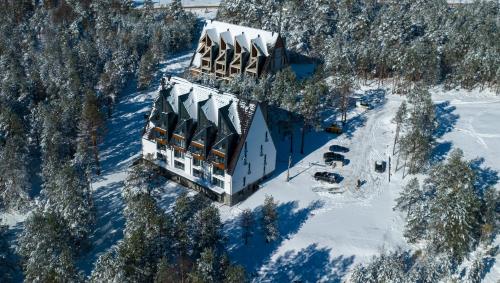 Green Hill Isidorovic Divcibare ll in Divcibare