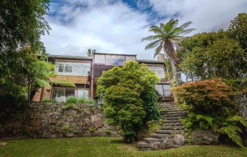 Highfield on High - 50m to the Redwoods Forest with Spa Pool - image 5