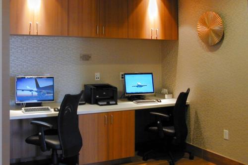 SpringHill Suites by Marriott Las Vegas North Speedway - image 10
