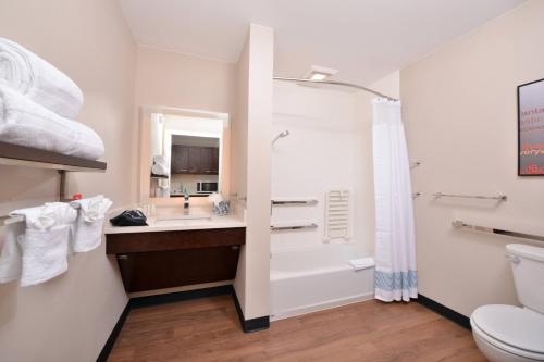 TownePlace Suites by Marriott Ontario Chino Hills - image 10