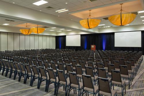 Sheraton West Des Moines - image 9
