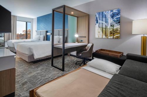 Queen Suite with Trundle Bed - Hearing Accessible
