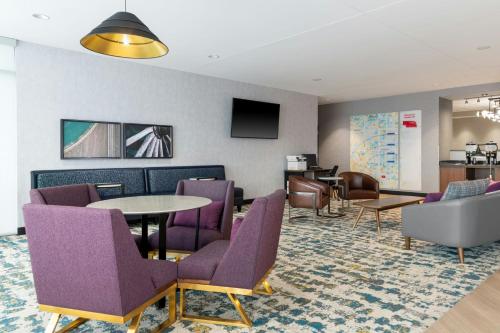 TownePlace Suites by Marriott Norfolk - image 11