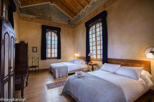 Twin Room image 8