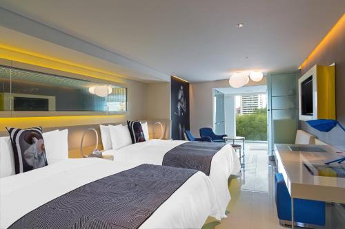 2 queen beds