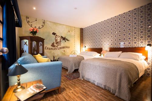 2 queen beds