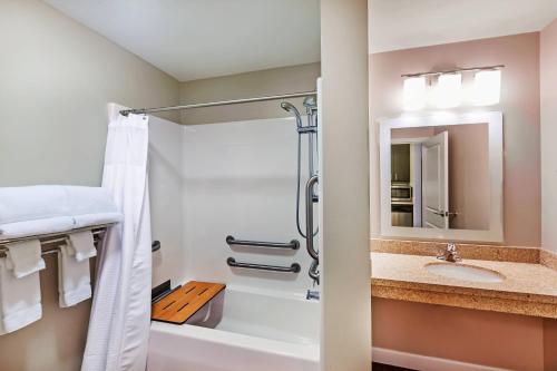 TownePlace Suites by Marriott Tulsa North/Owasso - image 11