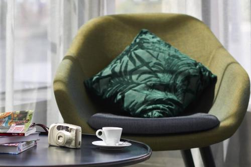 Moxy York - image 11