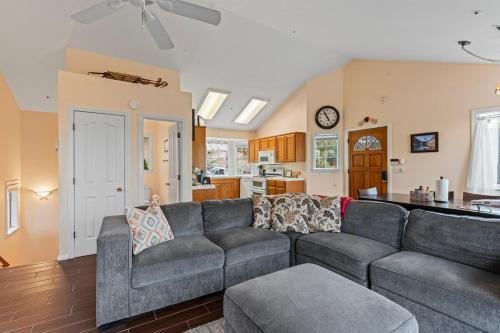 Casa de Yukon & Black stone Grill, 3 Level Home