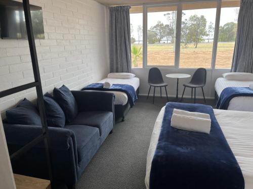Happy Wanderer Motel Lake Boga ON THE LAKE WITH LAKE VIEWS