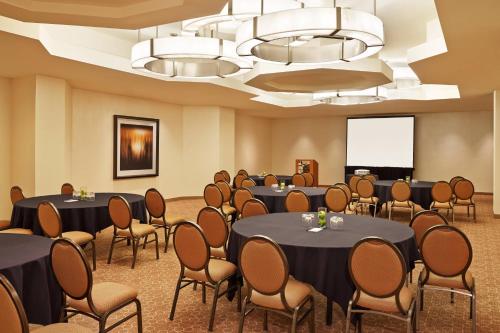 Sheraton Detroit Novi - image 10