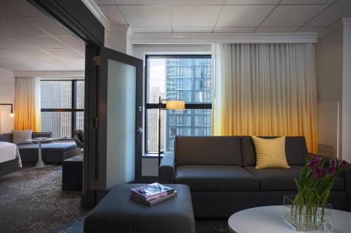 Executive One-Bedroom King Suite - High Floor image 5