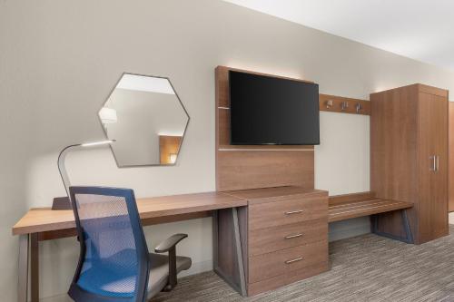 Holiday Inn Express Hotel & Suites Coralville an IHG Hotel - image 14
