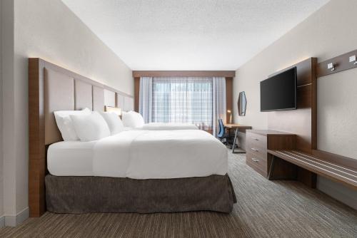 Holiday Inn Express Hotel & Suites Coralville By IHG