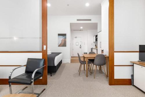 Central 1BR w Pool,Gym and Tennis Court Zodiak Stays, Auckland (fotografie 4)