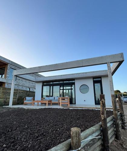 SANTAMARIADELMAR Casa a estrenar frente al mar in Manantiales