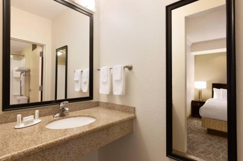 SpringHill Suites by Marriott West Palm Beach I-95 - 화장실
