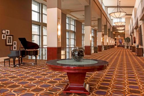 Sheraton Overland Park Hotel at the Convention Center - image 10