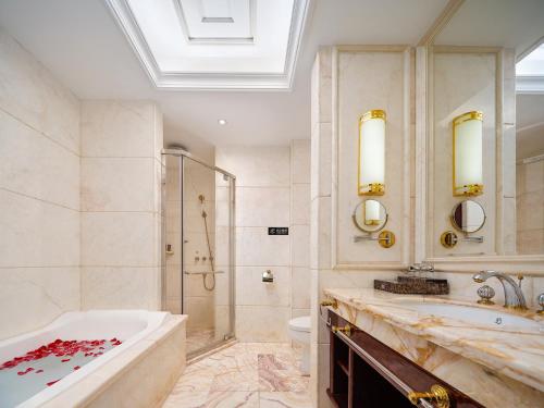 room detail thumbnail 2