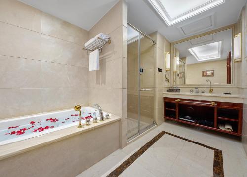 room detail thumbnail 2