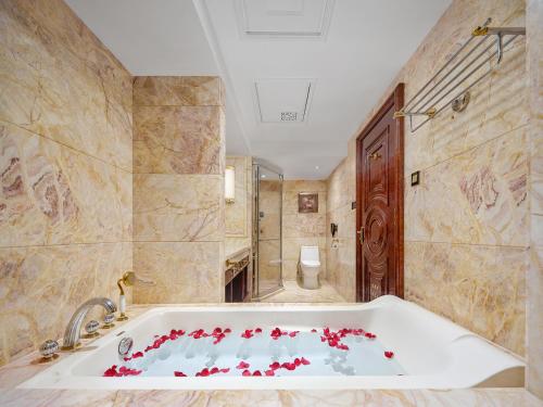 room detail thumbnail 2