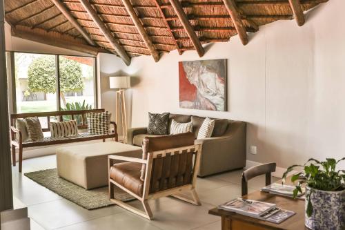 Паб, Protea Hotel Oudtshoorn Riempie Estate in Оудсхорн