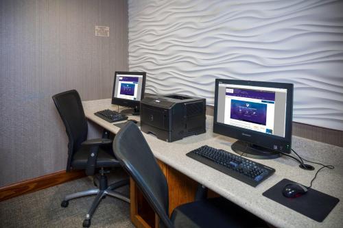SpringHill Suites Hampton - image 2