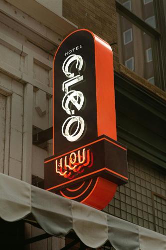 629845812 Hotel Cleo, Knoxville Downtown, a Tribute Portfolio Hotel