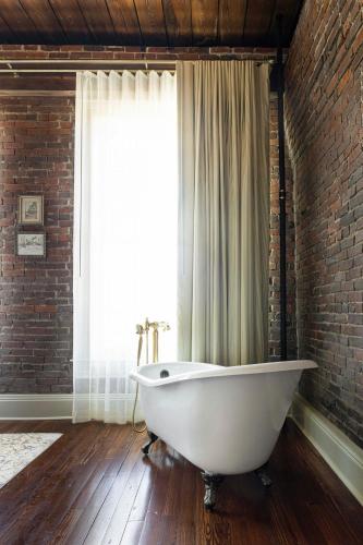 629845848 Hotel Cleo, Knoxville Downtown, a Tribute Portfolio Hotel