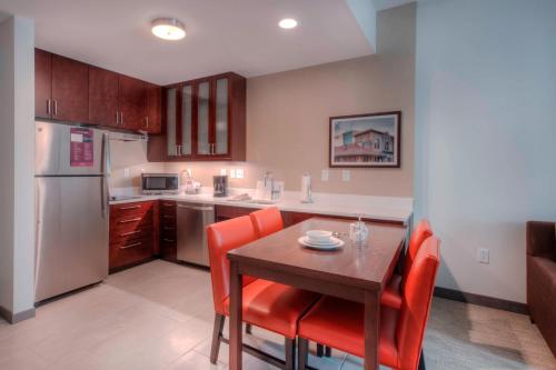 Residence Inn by Marriott Raleigh Downtown - image 7