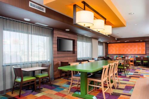 Fairfield Inn & Suites Waco South - image 3
