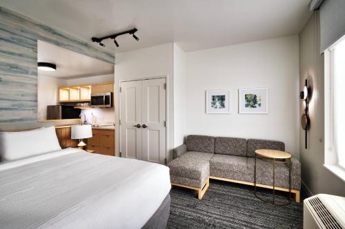 1 king bed, 1 sofa bed