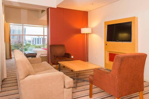 1 Bedroom Suite, 1 King, Sofa bed, City view image 6