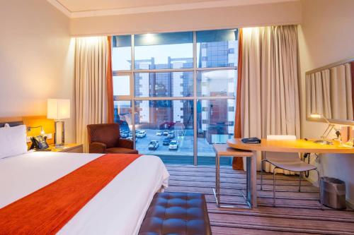 Guest room, 1 Queen, City view image 2