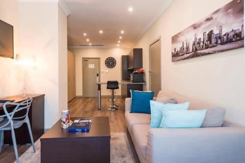 One Bedroom, 1 Bedroom Apartment, 1 King, Sofa bed image 2