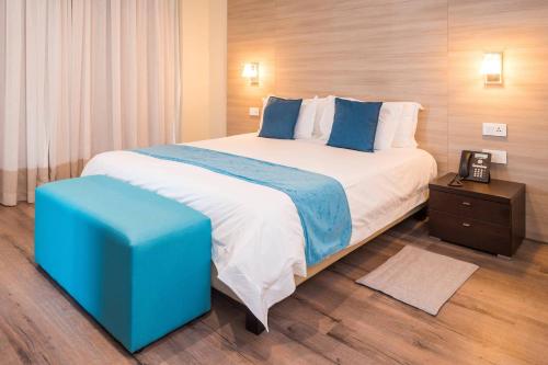 One Bedroom, 1 Bedroom Apartment, 1 King, Sofa bed image 5