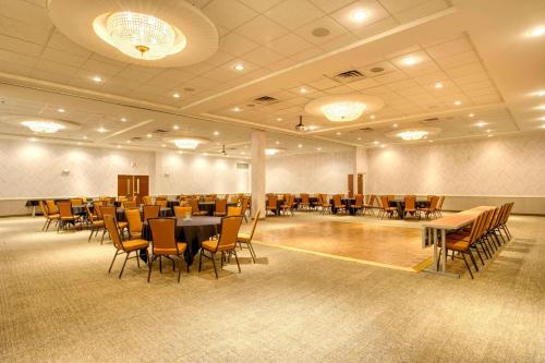 SpringHill Suites by Marriott Lawrence Downtown - 연회장