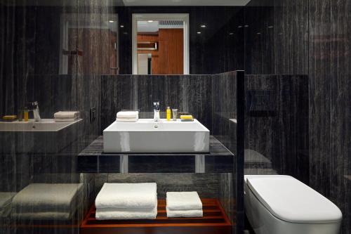 Athens Marriott Hotel - image 7