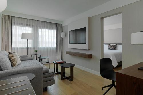 1 king bed, 1 sofa bed