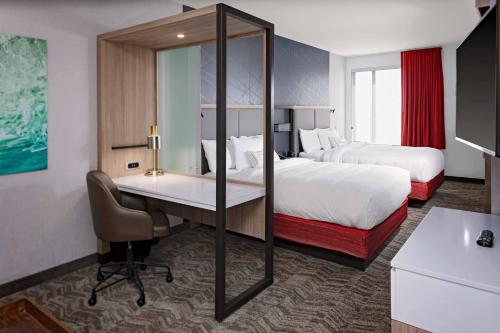 Queen Suite with Trundle Bed