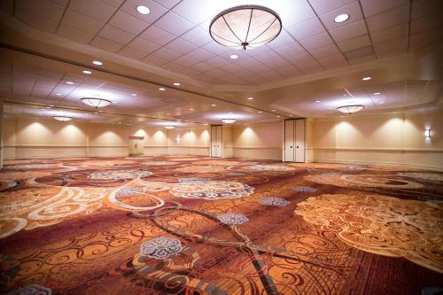Sheraton Niagara Falls - image 10