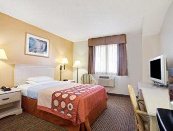 Super8 by Wyndham NEARBY Clearwater St Petersburg International Airport, Clearwater (photo 6)