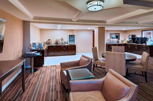 Sheraton Pentagon City - image 2