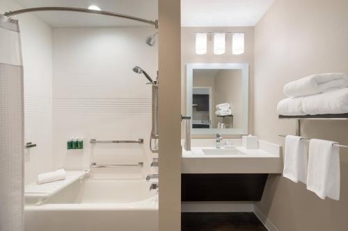 TownePlace Suites by Marriott Logan - image 14