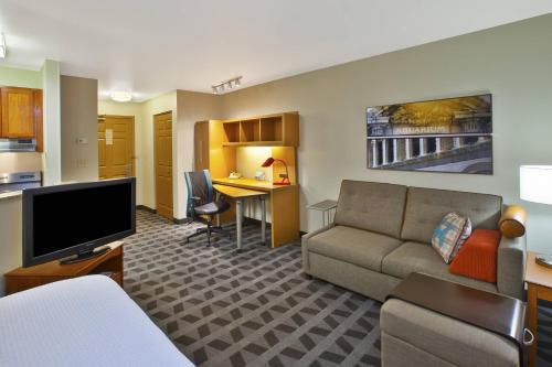 1 queen bed, 1 sofa bed
