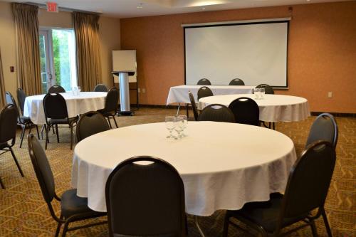 Fairfield by Marriott Inn & Suites Sault Ste. Marie - 회의실/연회장