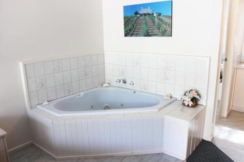 Bad, Balnarring Village Motor Inn in Balnarring