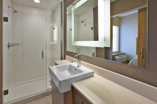 SpringHill Suites by Marriott Pittsburgh Butler/Centre City - image 9