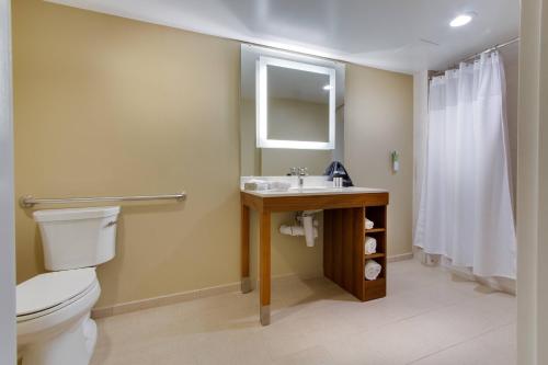 Suite with Two Double Beds and Sofa Bed image 2